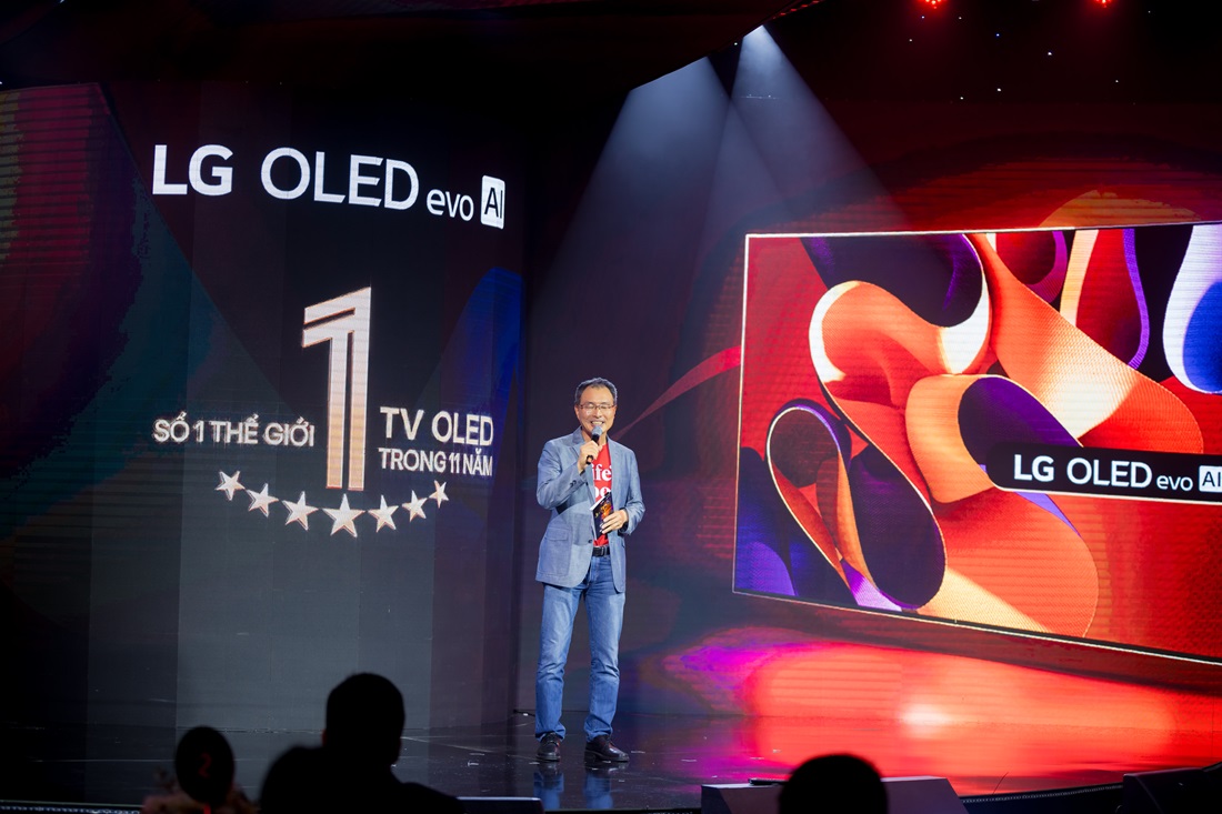 LG giới thiệu loạt kiệt tác TV 2024, chinh phục trải nghiệm giải trí đỉnh cao - Ong Song Ihkwan Tong Giam doc Kinh doanh va Marketing phat bieu khai mac su kien