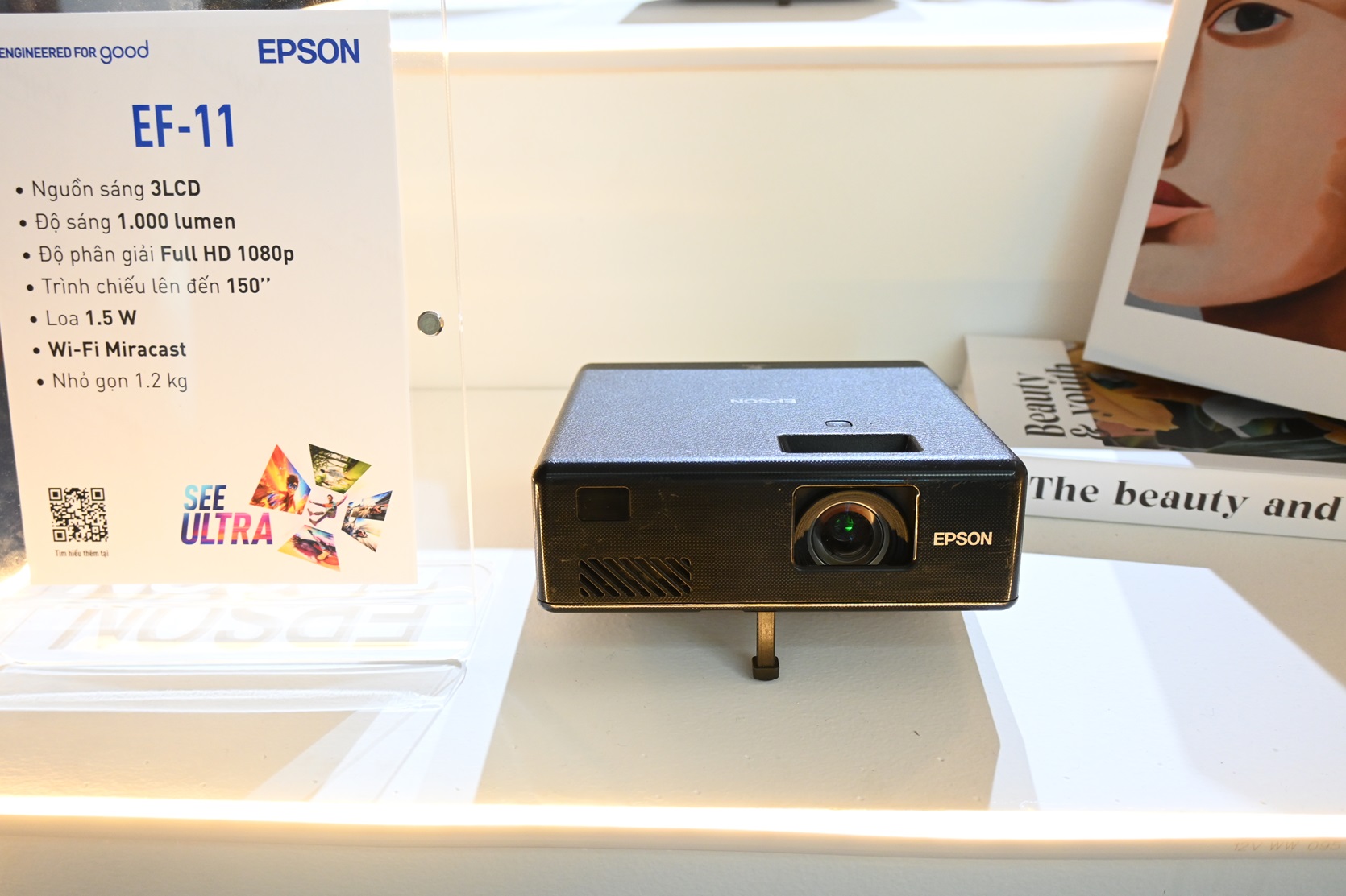 Epson trình diễn dàn máy chiếu đa dụng, nhiều phân khúc, tại P.H.E Show 2024 - DSC 1391