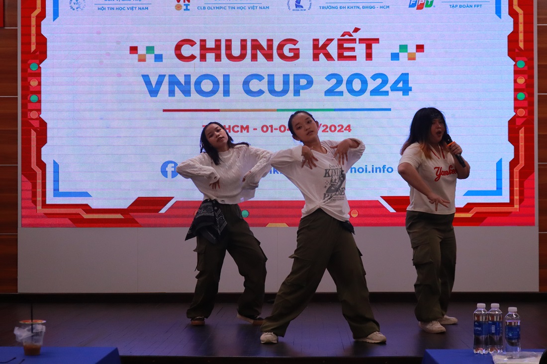 Trần Xuân Bách, sinh viên Đại học Chicago giành ngôi Vô địch VNOI CUP 2024 - IMG 8890