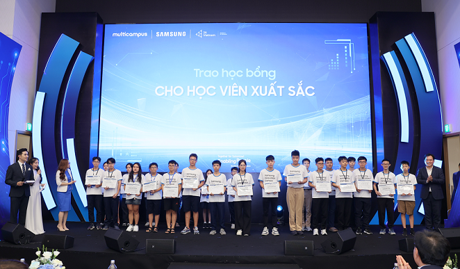 Chương trình Phát triển Nhân tài Công nghệ - Samsung Innovation Campus niên khóa 2023-2024 tổng kết với nhiều thành tựu - Trao hoc bong cho 60 hoc vien xuat sac cua chuong trinh SIC 2023 2024