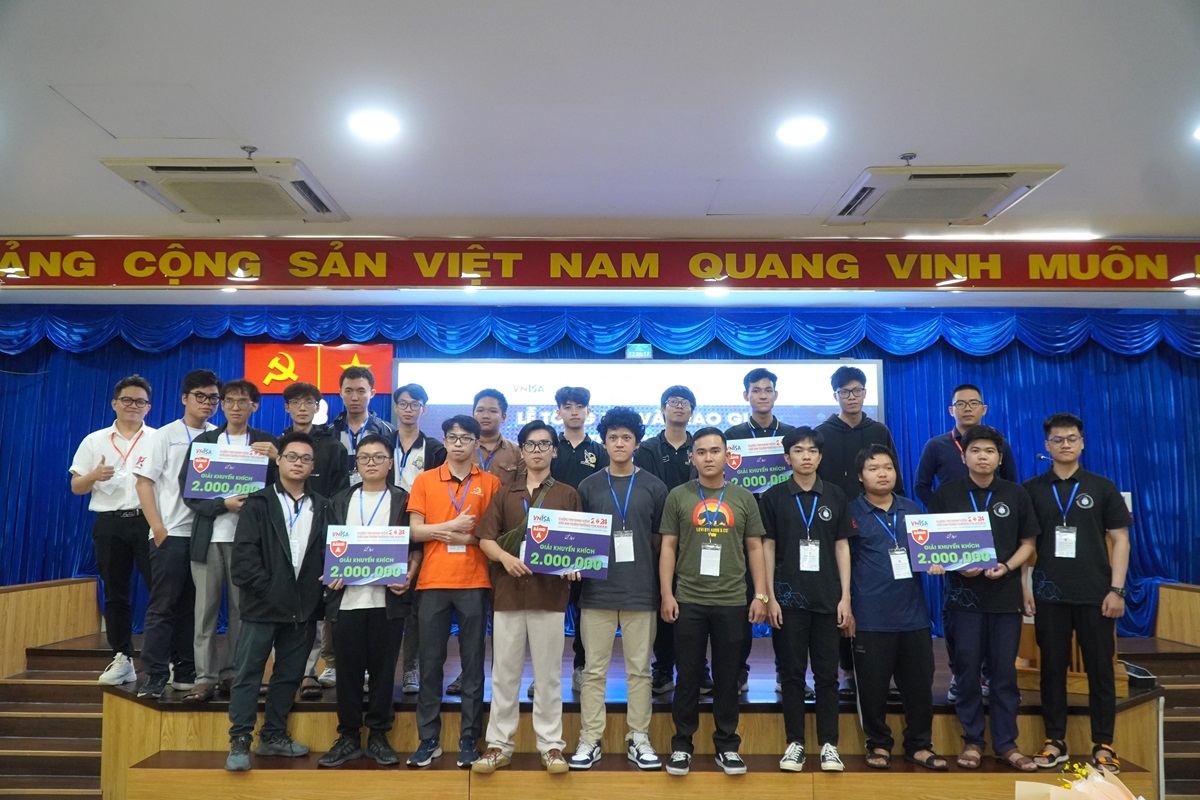 Việt Nam thắng đậm tại Chung kết cuộc thi Sinh viên với An toàn thông tin ASEAN 2024 - DSC02211