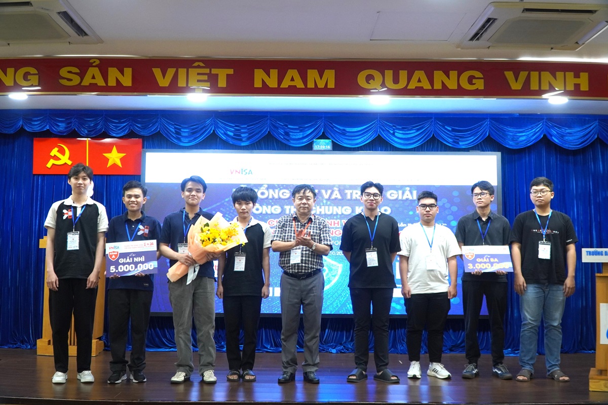 Việt Nam thắng đậm tại Chung kết cuộc thi Sinh viên với An toàn thông tin ASEAN 2024 - DSC02218