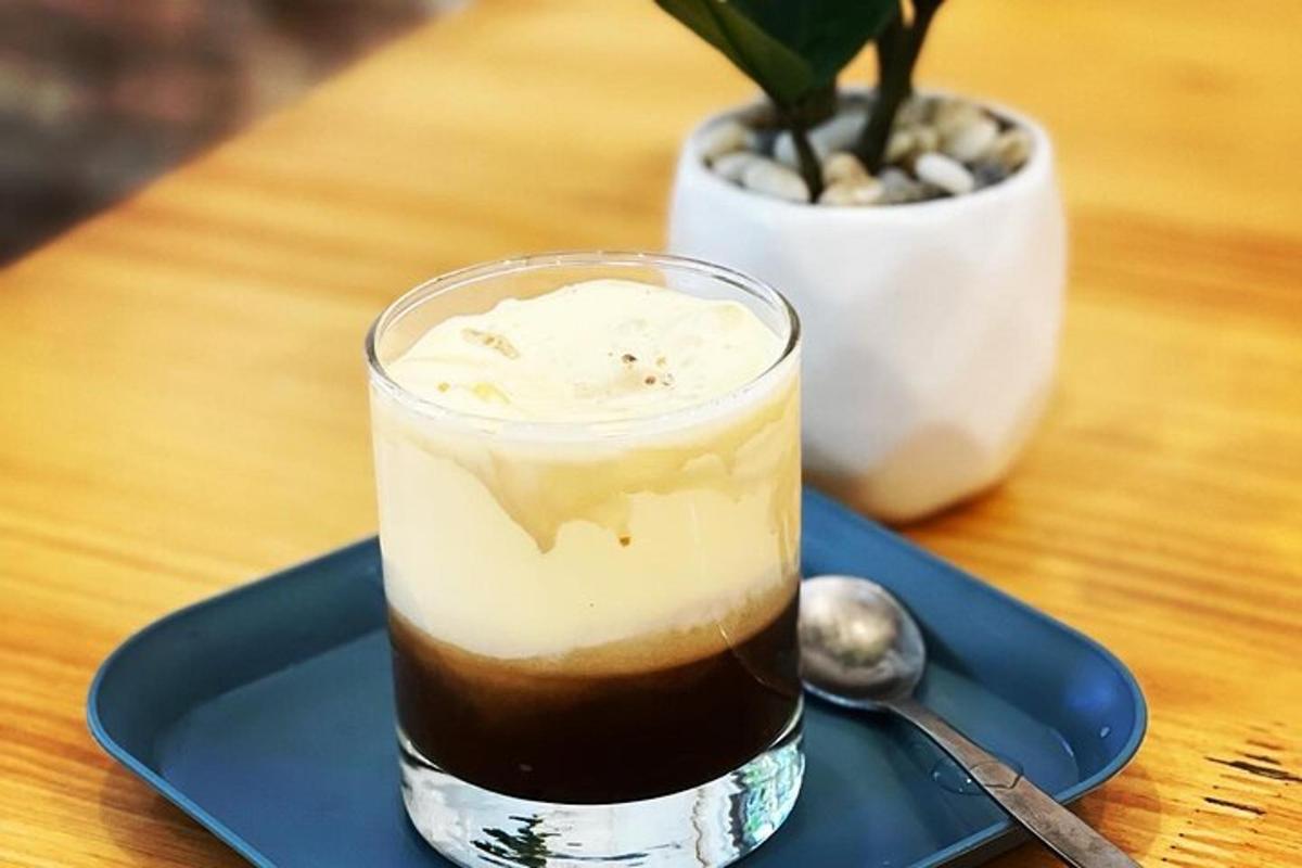 Đi dọc Việt Nam theo hương cà phê - Salt Coffee