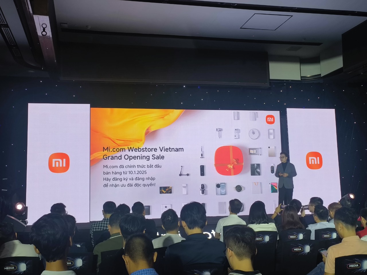 Mở màn năm 2025, Xiaomi làm mới hệ sinh thái AIoT với loạt tai nghe, đồng hồ, màn hình, pin sạc đa năng - z6218494737165 ece5525d7d8baa1340fb7608f7239e1f