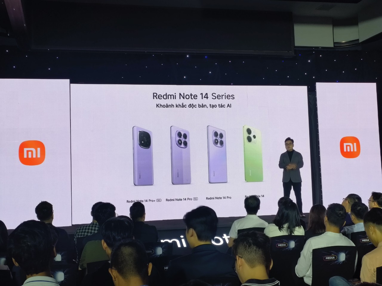 Xiaomi ra mắt Redmi Note 14 Series: Camera AI 200MP, zoom thoải mái, bao va đập, kháng nước, giá từ 4,9 triệu đồng - z6218498510063 1f53d1aa2246d8068c25b0fe79475932