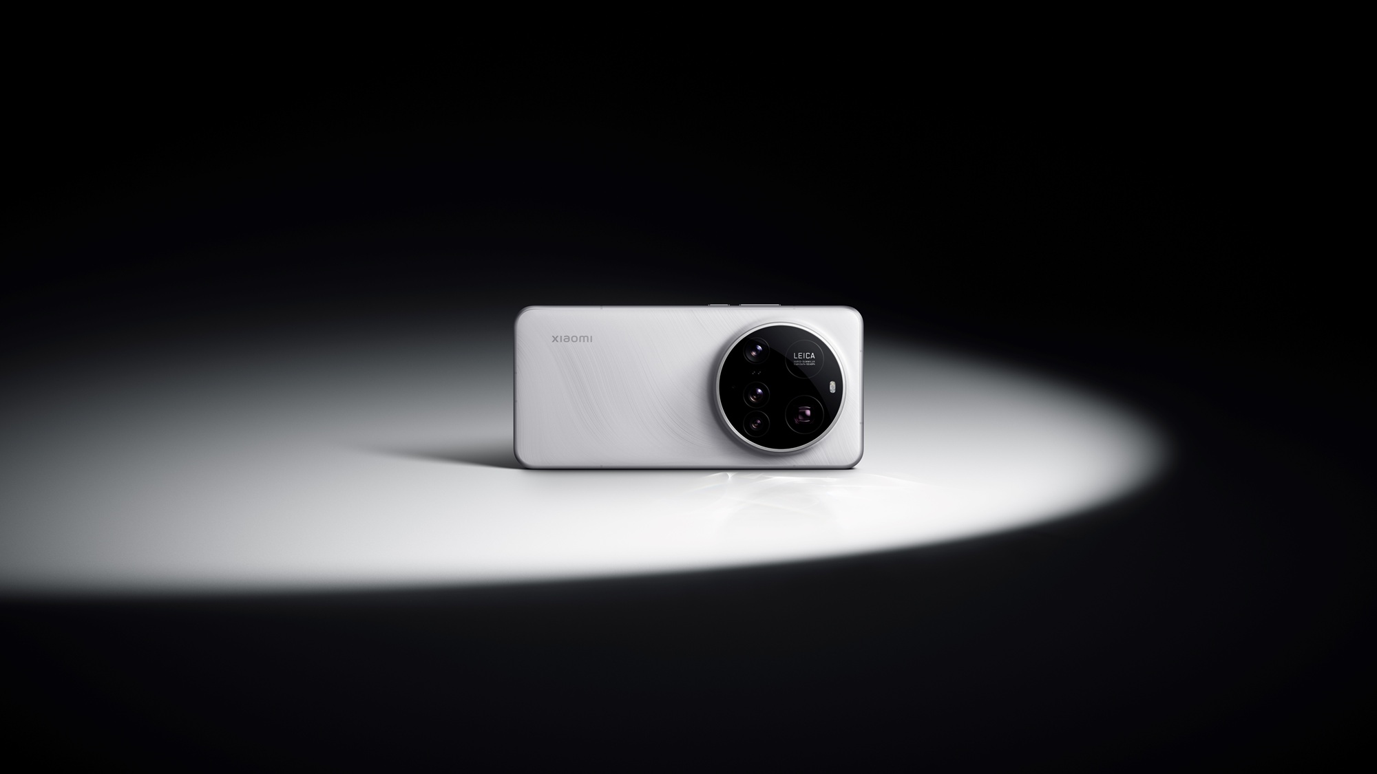 Xiaomi 15 Series ra mắt tại Việt Nam, thấu kính Leica Summilux, trải nghiệm Xiaomi HyperAI, đắt mà đáng - Xiaomi 15 Ultra Scene White