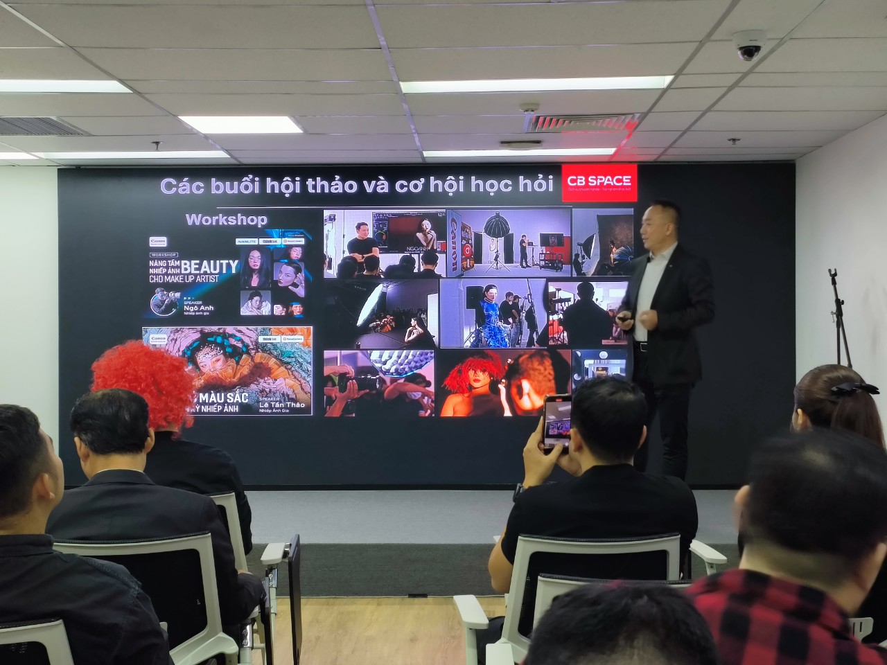 Canon ra mắt hai dòng máy ảnh EOS R50V và PowerShot V1 - chuyên cho quay phim, livestream, làm vlog - z6447617434187 25571f2cef28f0dfa05f9e7ebc299fe8