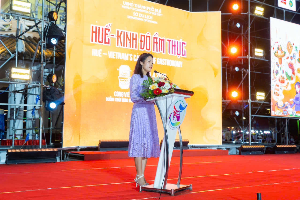 Chung tay cho ẩm thực Huế phổ biến hơn - Ba Tran Thi Thao Giang Quan ly quan he doi ngoai cong ty Nestle Viet Nam phat bieu tai le khai mac Hue Kinh do am thuc