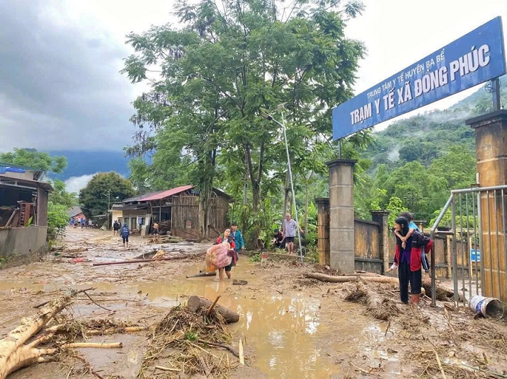 29,6 triệu tin nhắn cảnh báo, đã được gửi đi khi thiên tai đang khởi động - Canh tan hoang tai khu vuc trung tam xa Dong Phuc sau tran lu quet Anh Trung tam VHTT TT Ba Be