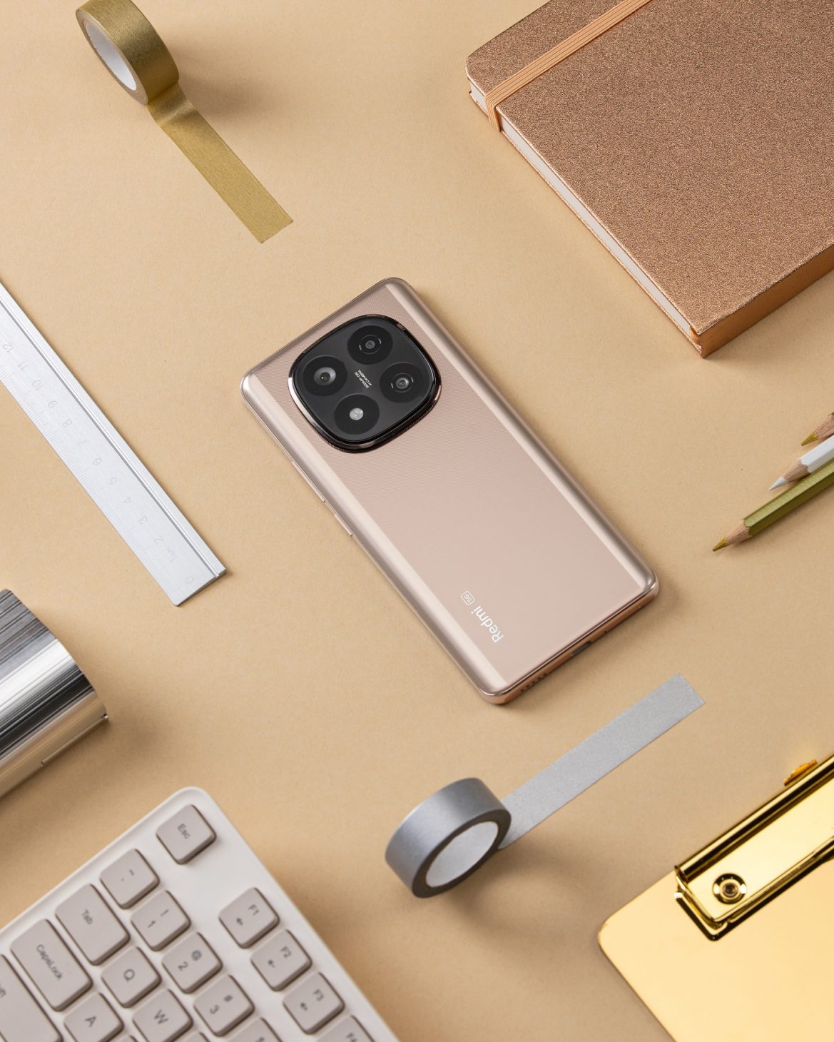 Redmi Note 14 Series thêm phiên bản màu Vàng Sa Mạc, rực rỡ phân khúc tầm trung - Redmi Note 14 Pro 5G Sand Gold Product usage photo 1