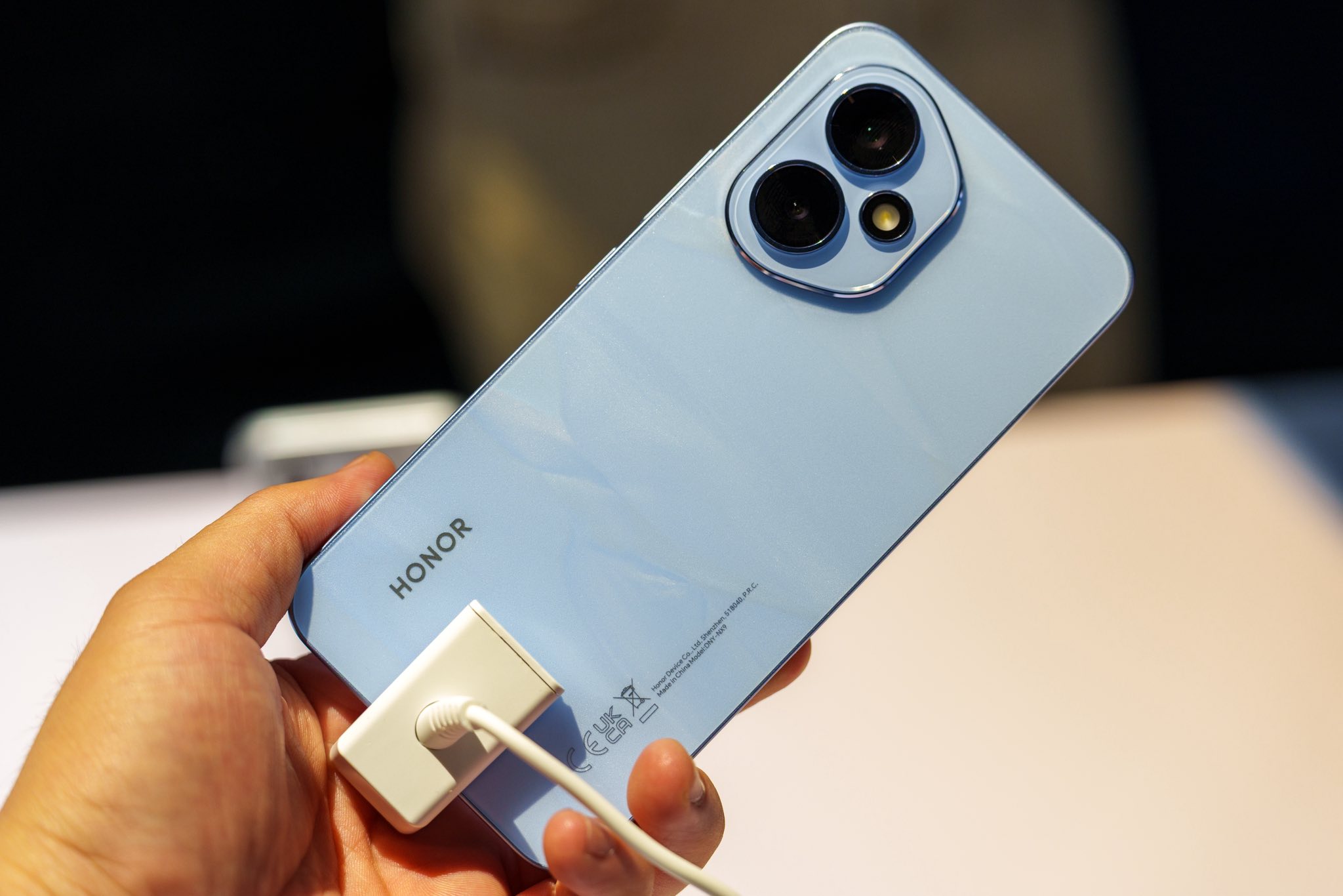 HONOR 400 series có camera 200MP, AI tính năng thú vị, tự phát hiện video giả, giá từ 8,99 triệu đồng - 511171997 23911261925168919 7991788767825900466 n