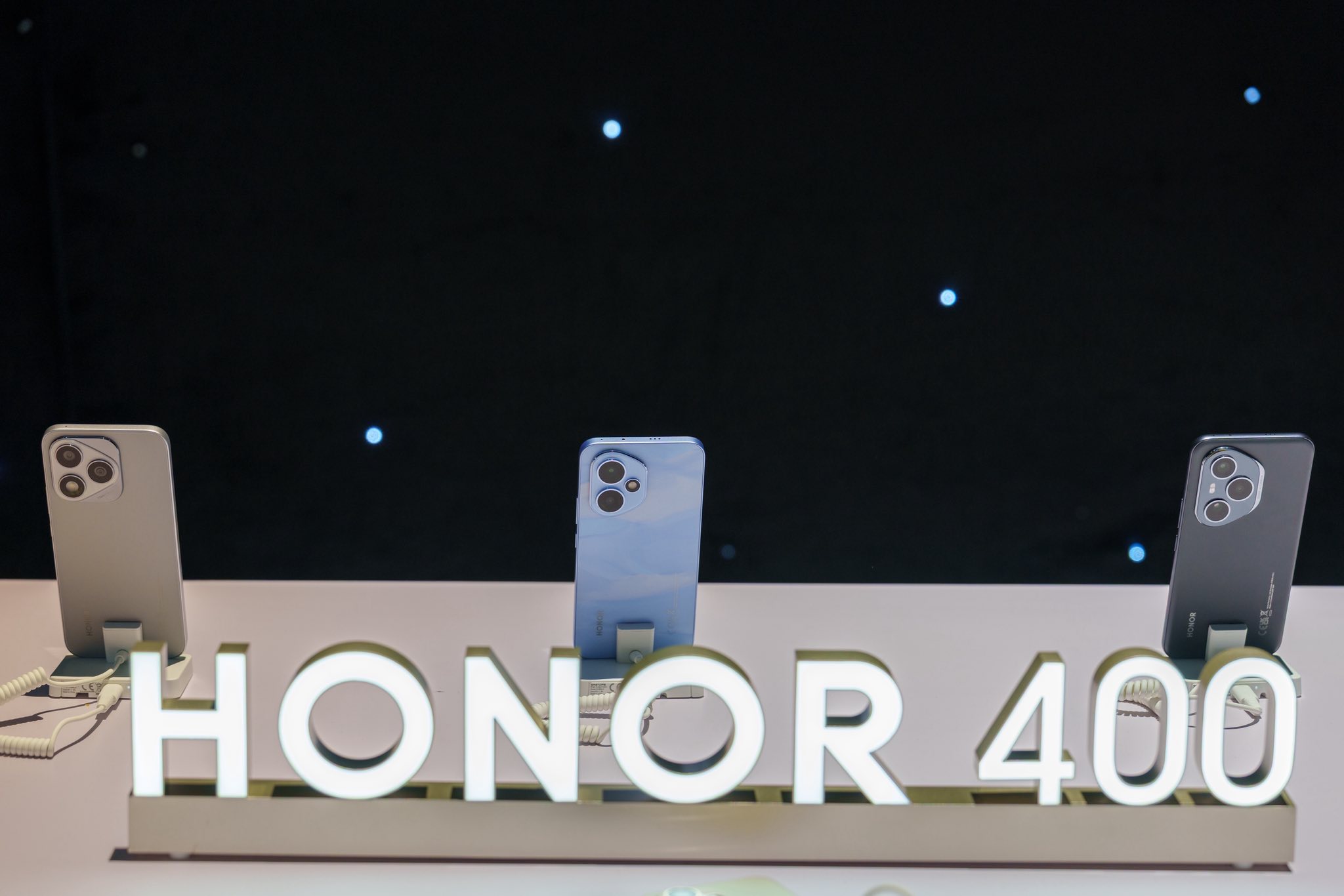 HONOR 400 series có camera 200MP, AI tính năng thú vị, tự phát hiện video giả, giá từ 8,99 triệu đồng - 511301425 23911262508502194 4370974996430048088 n