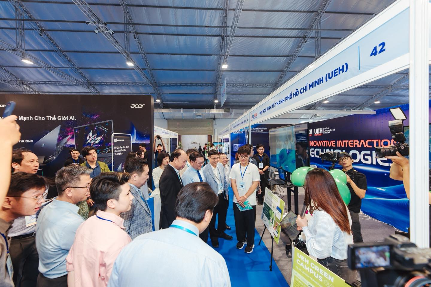 Khai mạc iTECH EXPO 2025: Kết nối sáng tạo - ứng dụng thực tiễn, hợp tác - giao thương - 517105889 122187535292282724 3250573799205087711 n