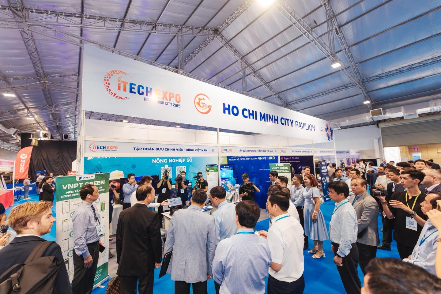 Khai mạc iTECH EXPO 2025: Kết nối sáng tạo - ứng dụng thực tiễn, hợp tác - giao thương - 517585299 122187534662282724 196440063891079896 n