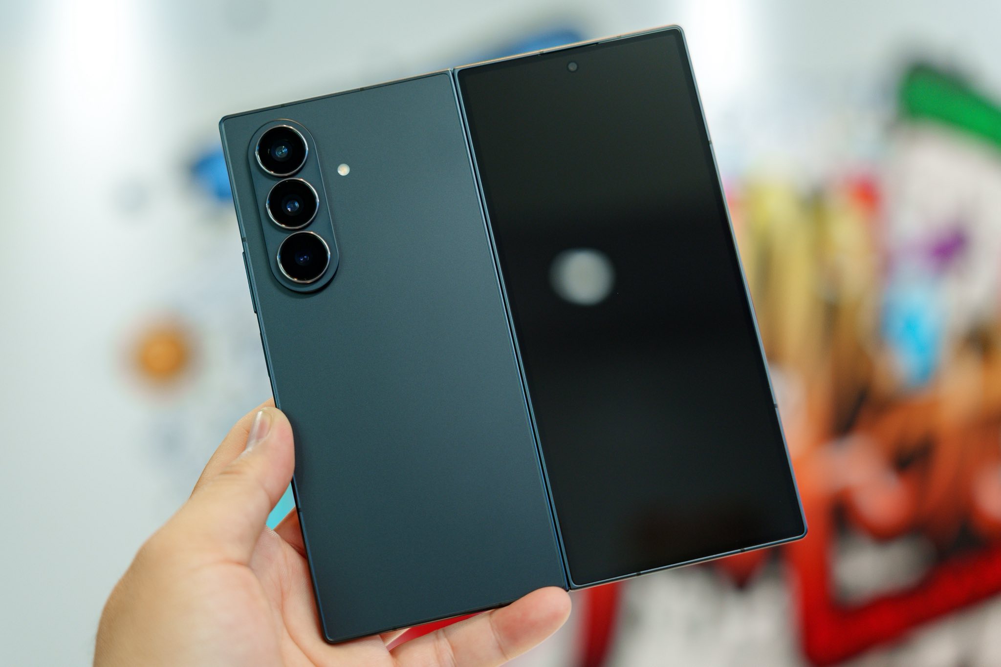 Samsung Galaxy Z Fold7 và Z Flip7, Samsung muốn đưa màn hình gập thành chuẩn mực flagship - 517631859 24014324498195994 3156891764834124569 n