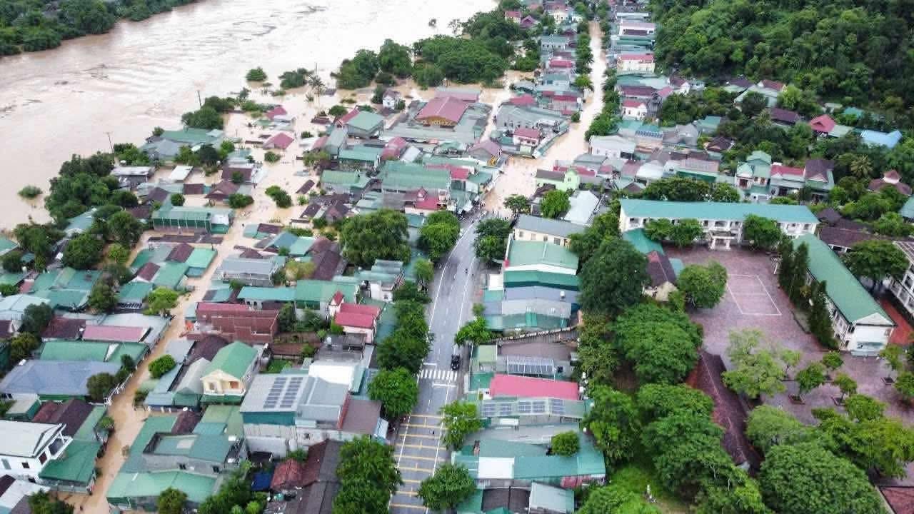 Chuẩn bị cả drone để phát sóng, Viettel đảm bảo liên lạc tại khu vực ngập lụt ở Nghệ An - 520828917 778567028247199 7234629417244463723 n 1