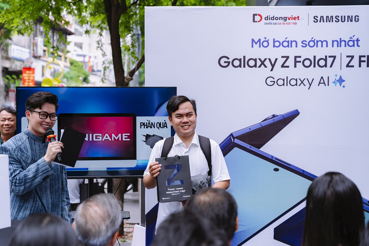 Di Động Việt mở bán sớm Galaxy Z Fold7, Z Flip 7 với loạt ưu đãi tới 10 triệu đồng - Khach hang choi minigame trung qua