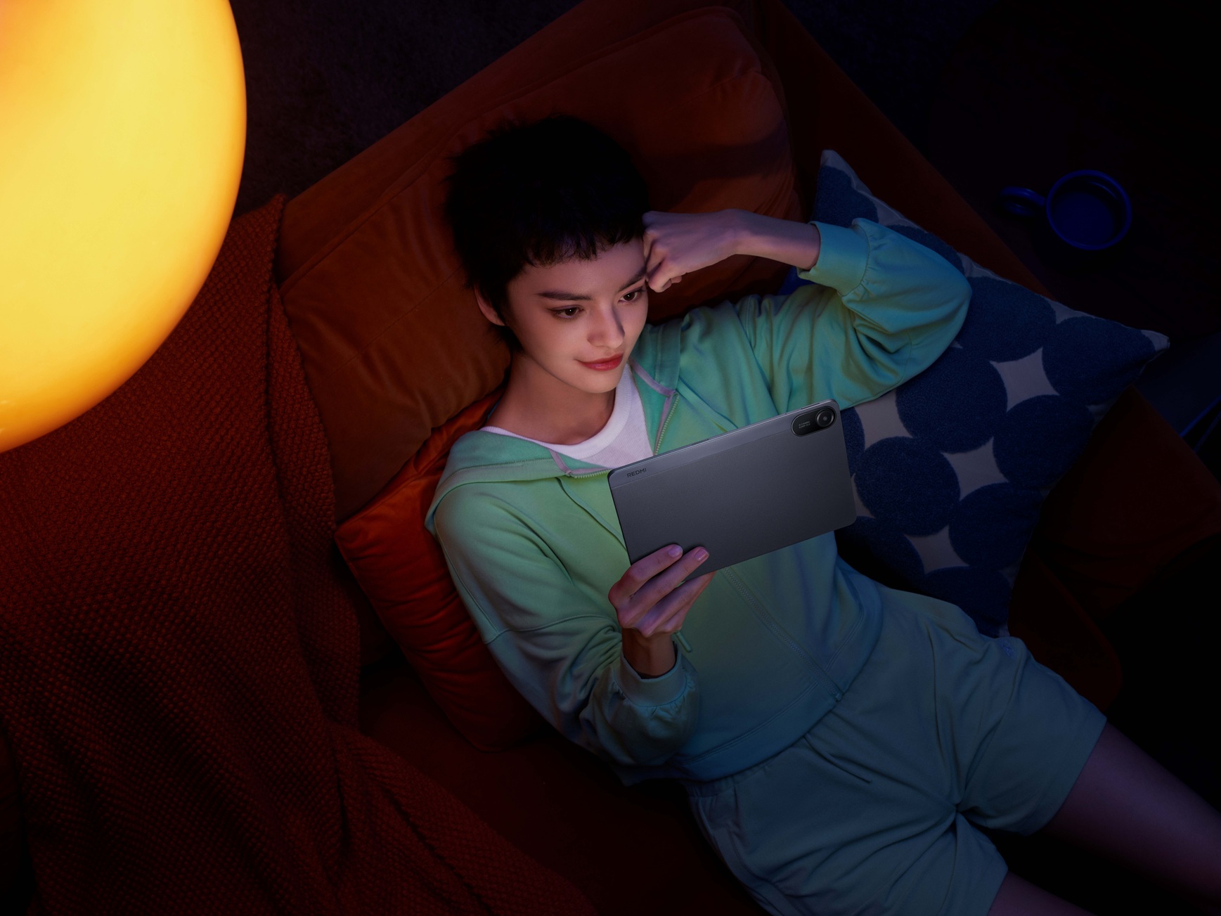 Redmi Pad 2 Series, giá dưới 5 triệu đồng, màn hình lớn, pin khủng, học tập hay giải trí đều tốt - Redmi Pad 2 Scenario angle 2