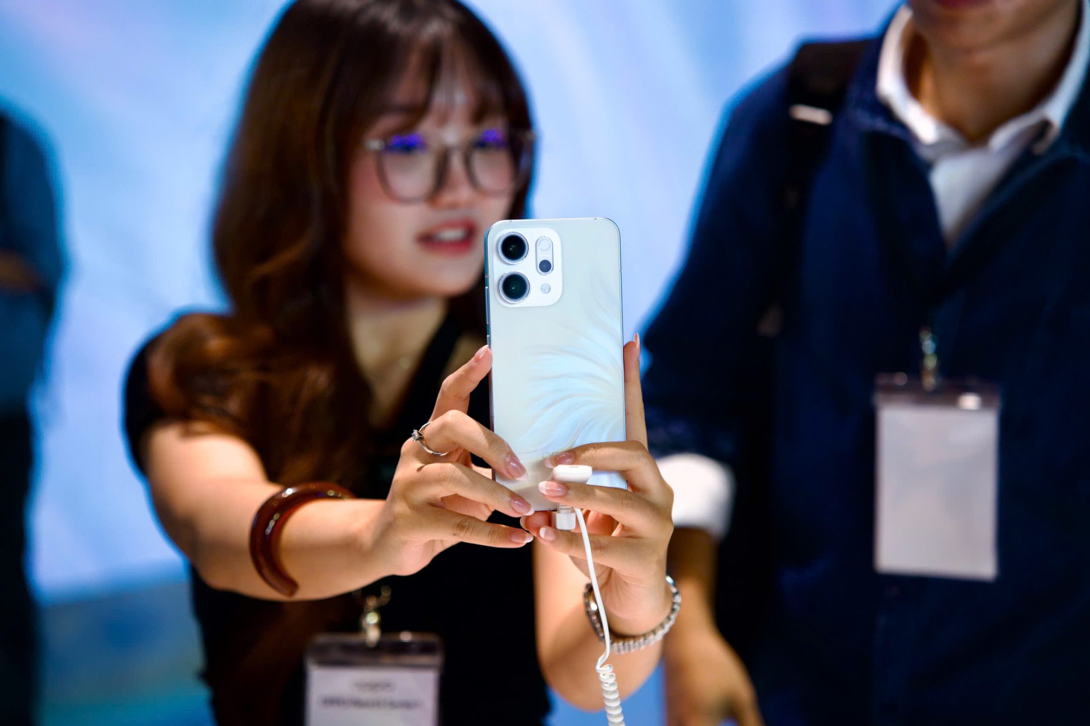 OPPO Reno14 Series chính thức ra mắt, chuyên gia chân dung, phụ tá chuyên nghiệp - z6761732049975 d854587720616242296f8a6f4f00bc4b