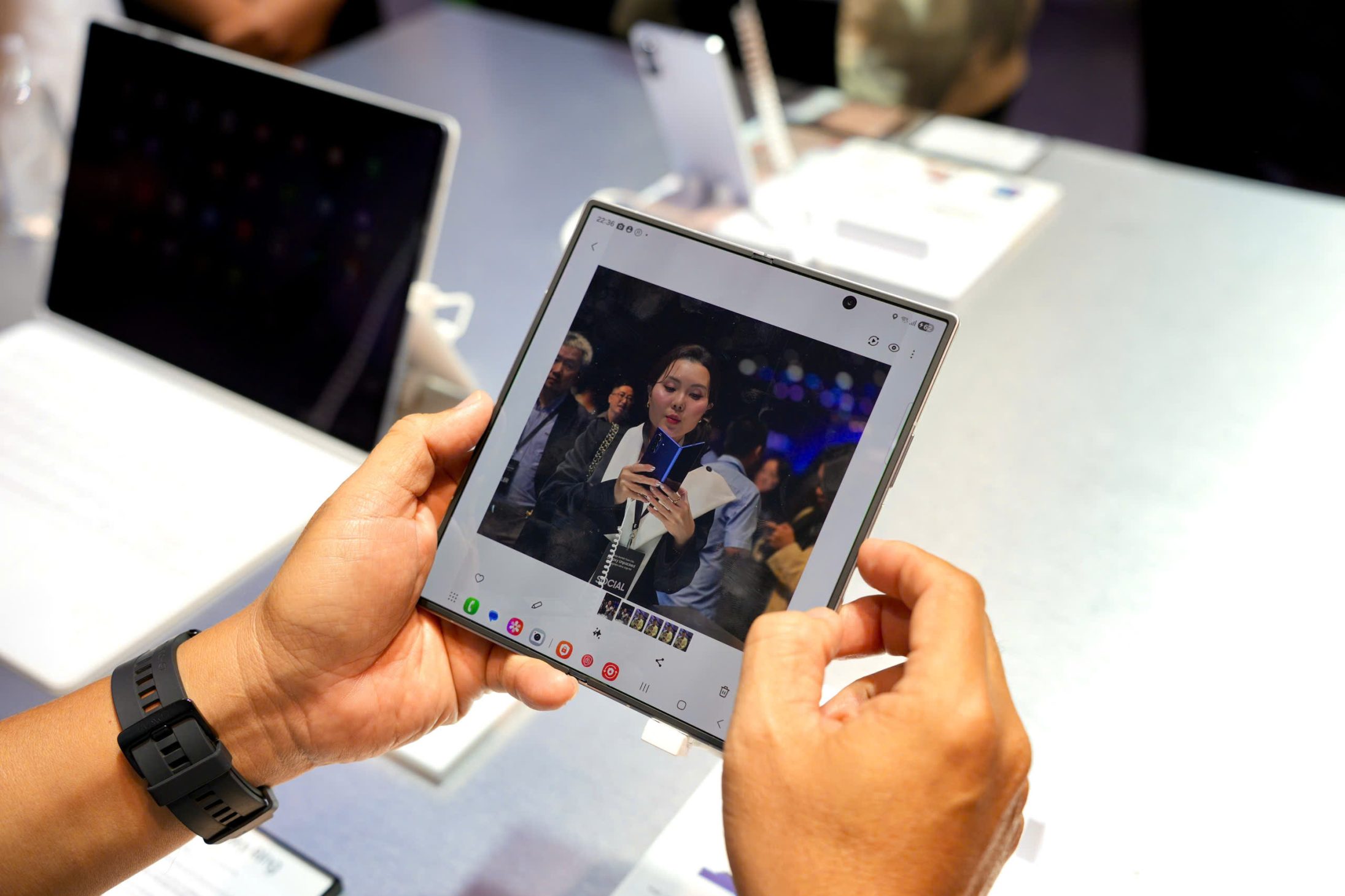 Samsung Galaxy Z Fold7 và Z Flip7, Samsung muốn đưa màn hình gập thành chuẩn mực flagship - z6788844125480 032b0e66eb527f1a21dd33f9255711c7