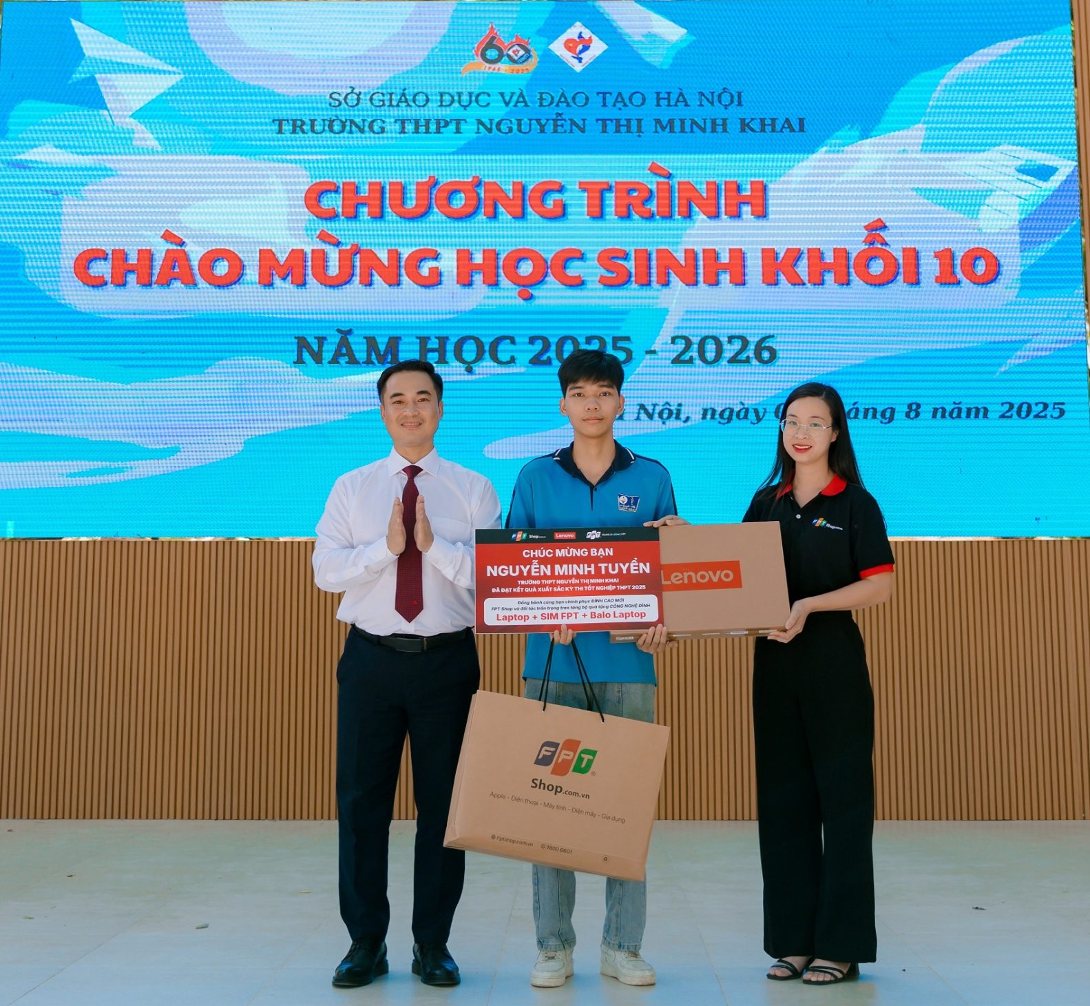 FPT Shop trao 30 combo công nghệ trị giá hơn 320 triệu đồng cho tân sinh viên có thành tích xuất sắc - 2 43
