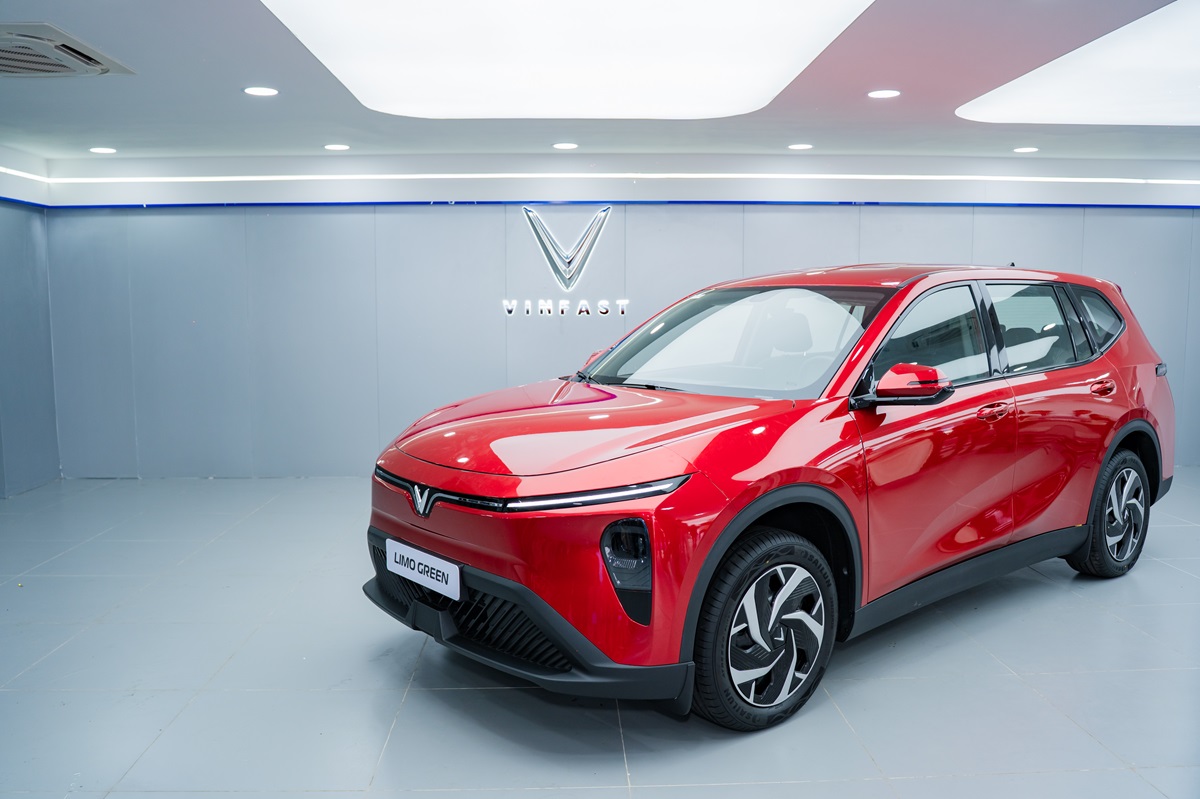 VFXanh Thủ Đức khai trương, trưng bày dòng xe VinFast Limo Green đầu tiên - DND02800