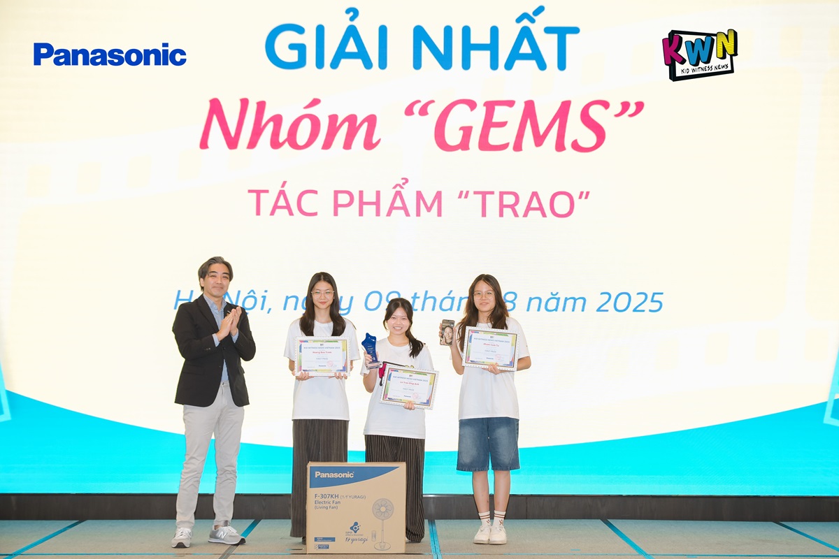Panasonic vinh danh 16 bộ phim xuất sắc của các nhà làm phim nhí - Giai Nhat nhom tuoi 13 – 18 nhom Gems truong THPT Yen Hoa va THPT Quang Trung