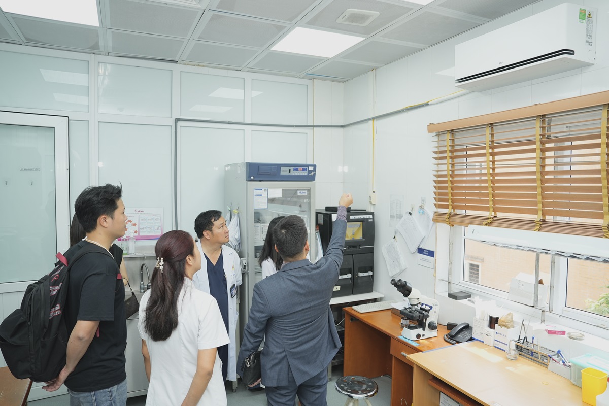 LG Việt Nam hoàn thành trao tặng và lắp đặt 12 điều hòa LG DUALCOOL AI Air cho Bệnh viện E - LG Benh vien E Trao tang dieu hoa khong khi AI 4