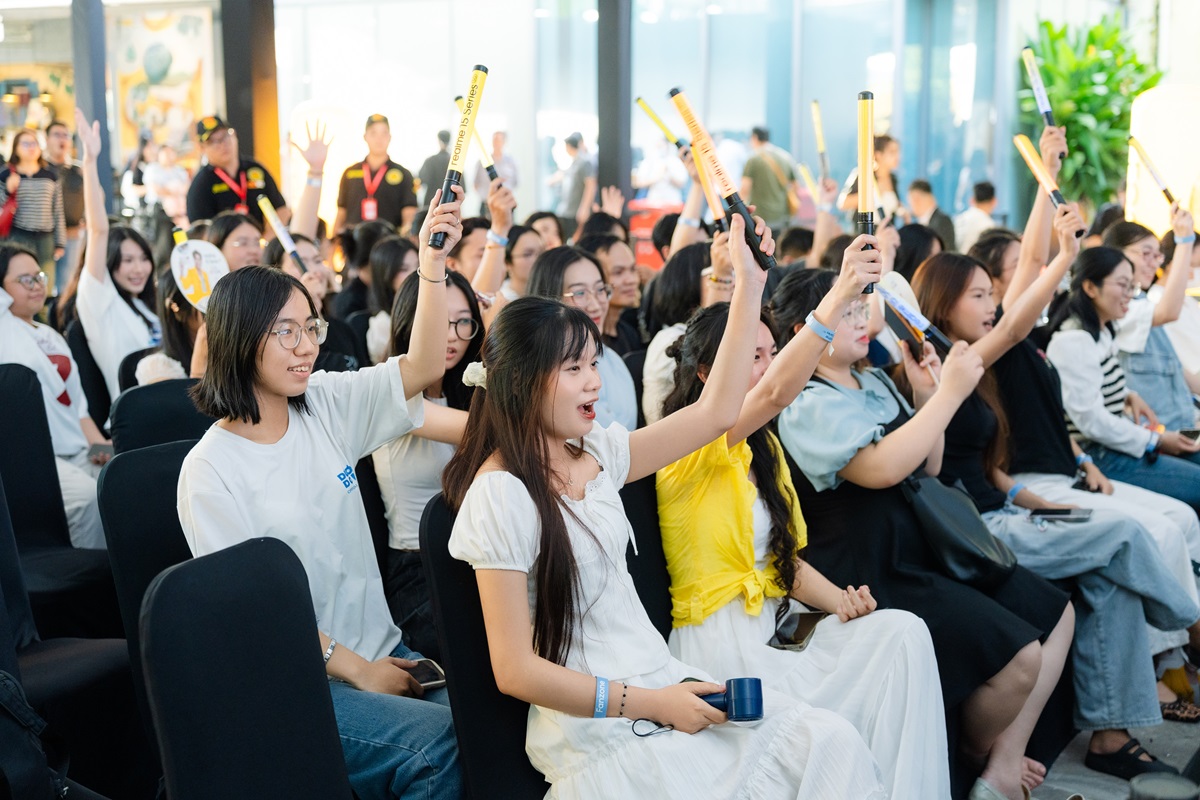 realme 15 Series trình làng với bộ ba AI camera 50MP, pin khủng 7.000mAh và loạt tính năng AI "phù phép" - 0AT08443