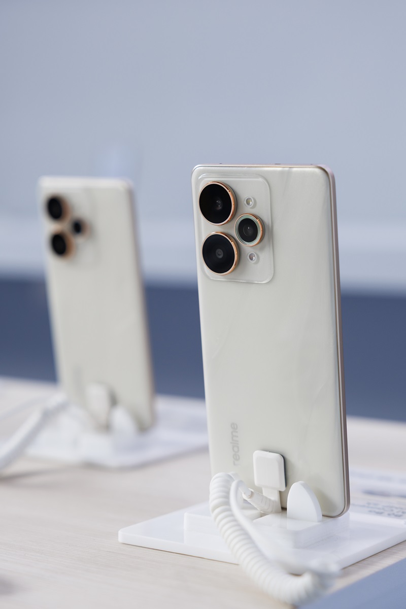 realme 15 Series trình làng với bộ ba AI camera 50MP, pin khủng 7.000mAh và loạt tính năng AI "phù phép" - 0GN 0705