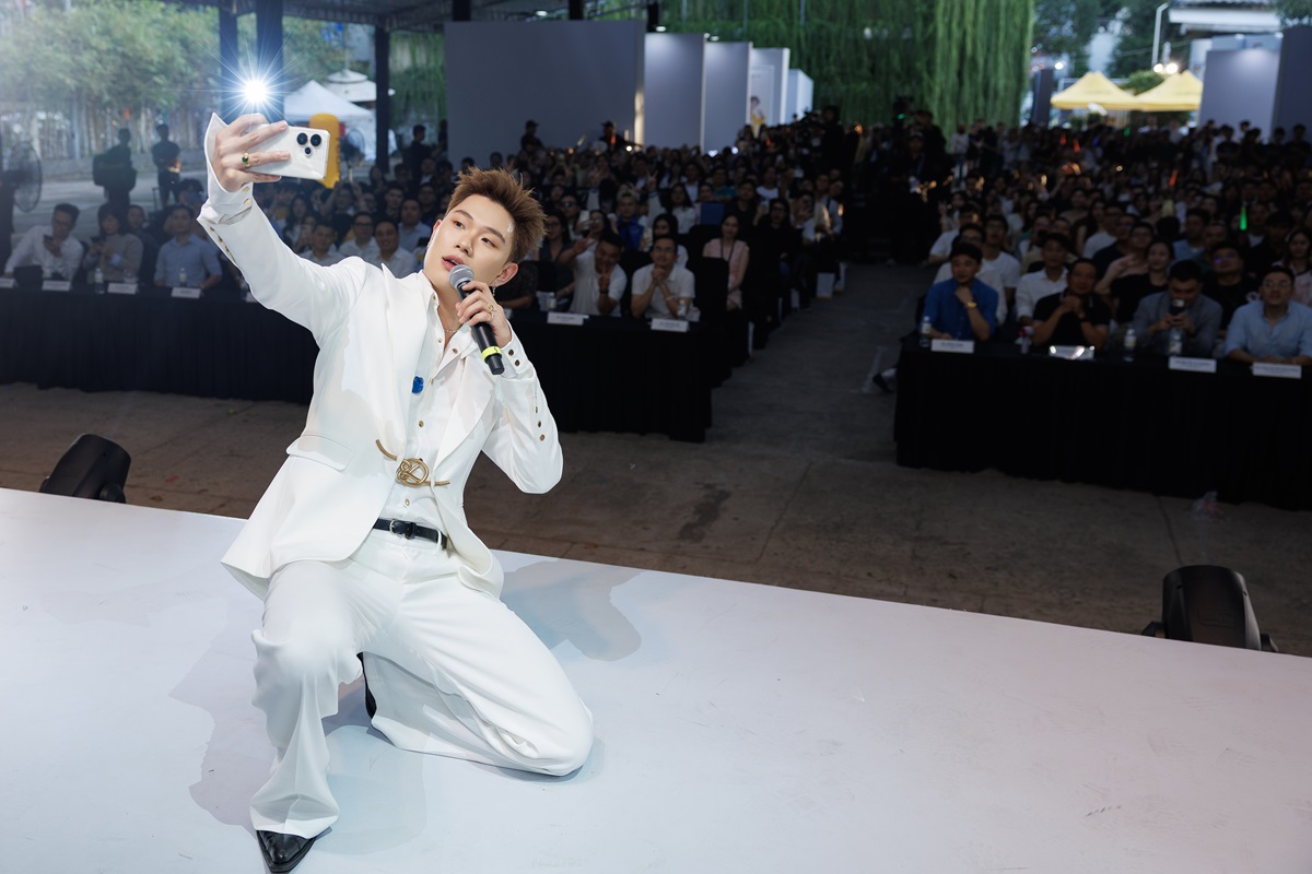realme 15 Series trình làng với bộ ba AI camera 50MP, pin khủng 7.000mAh và loạt tính năng AI "phù phép" - 0GN 0968
