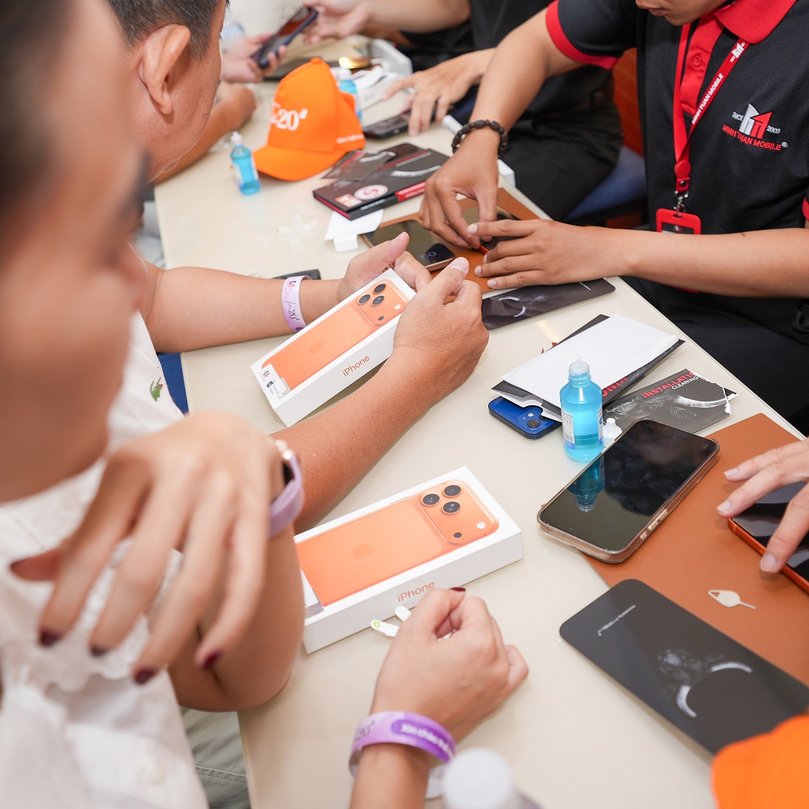 Mở bán iPhone 17 series: Minh Tuấn Mobile có 18 ngàn đơn đặt trước, GenZ thích iPhone Air - Ban sao cua DSC04378