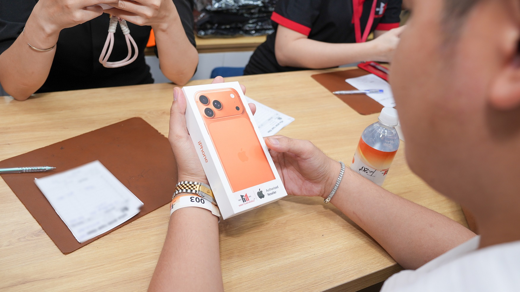 Mở bán iPhone 17 series: Minh Tuấn Mobile có 18 ngàn đơn đặt trước, GenZ thích iPhone Air - DSC04326