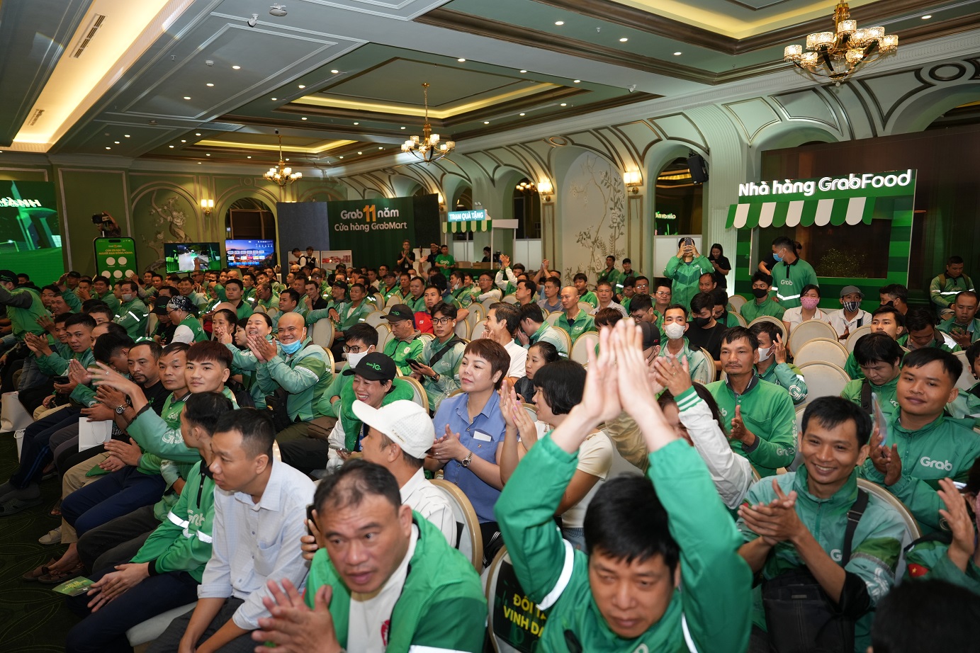 Grab tổ chức chuỗi hoạt động tri ân Đối tác tài xế khắp cả nước - Dông dảo dối tác tài xế Grab dến tham dự sự kiện