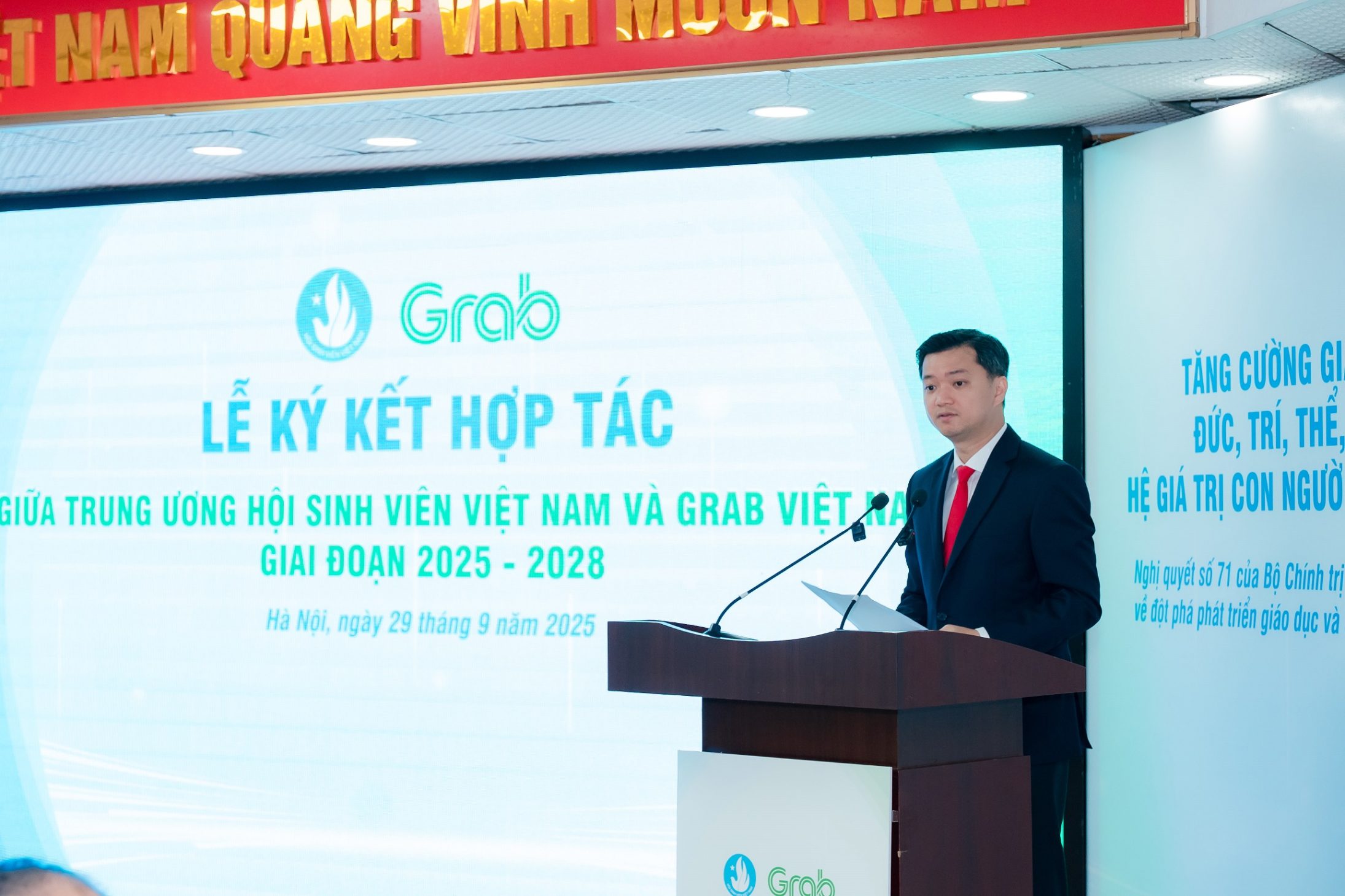 Trung ương Hội Sinh viên Việt Nam và Grab Việt Nam hợp tác nâng cao kỹ năng chuyển đổi số cho thanh niên Việt Nam - Dồng chí Nguyễn Minh Triết Bí thư Trung ương Doàn Chủ tịch Hội Sinh viên Việt Nam phát biểu tại buổi lễ