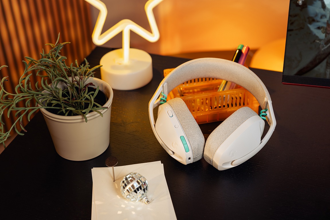 Ngày hội Logitech G Play, loạt sản phẩm mới khiến thế giới game đột phá hơn - High Resolution PNG G321 Lightspeed ENVR White Desk