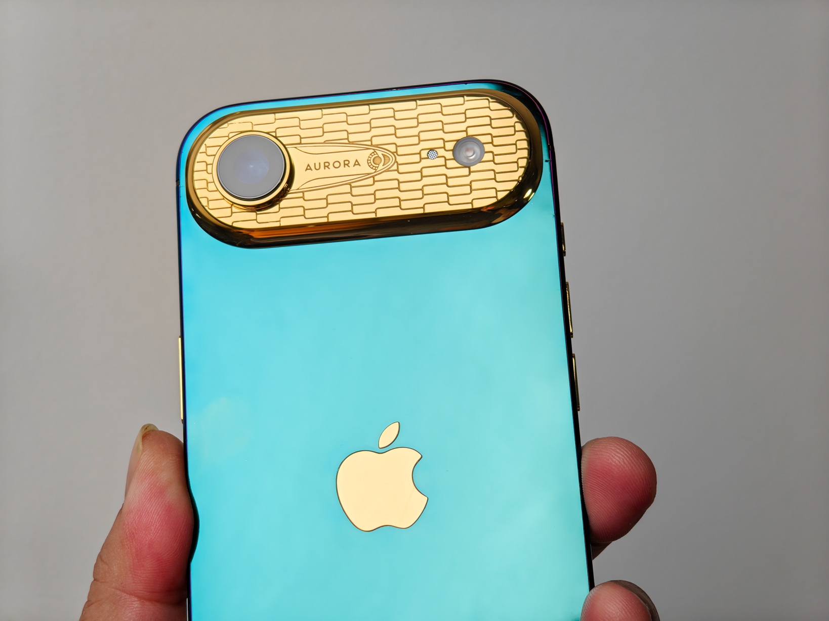 iPhone Air Aurora xanh ngọc lục bảo, độc bản xa xỉ từ Việt Nam - IMG20250926110211