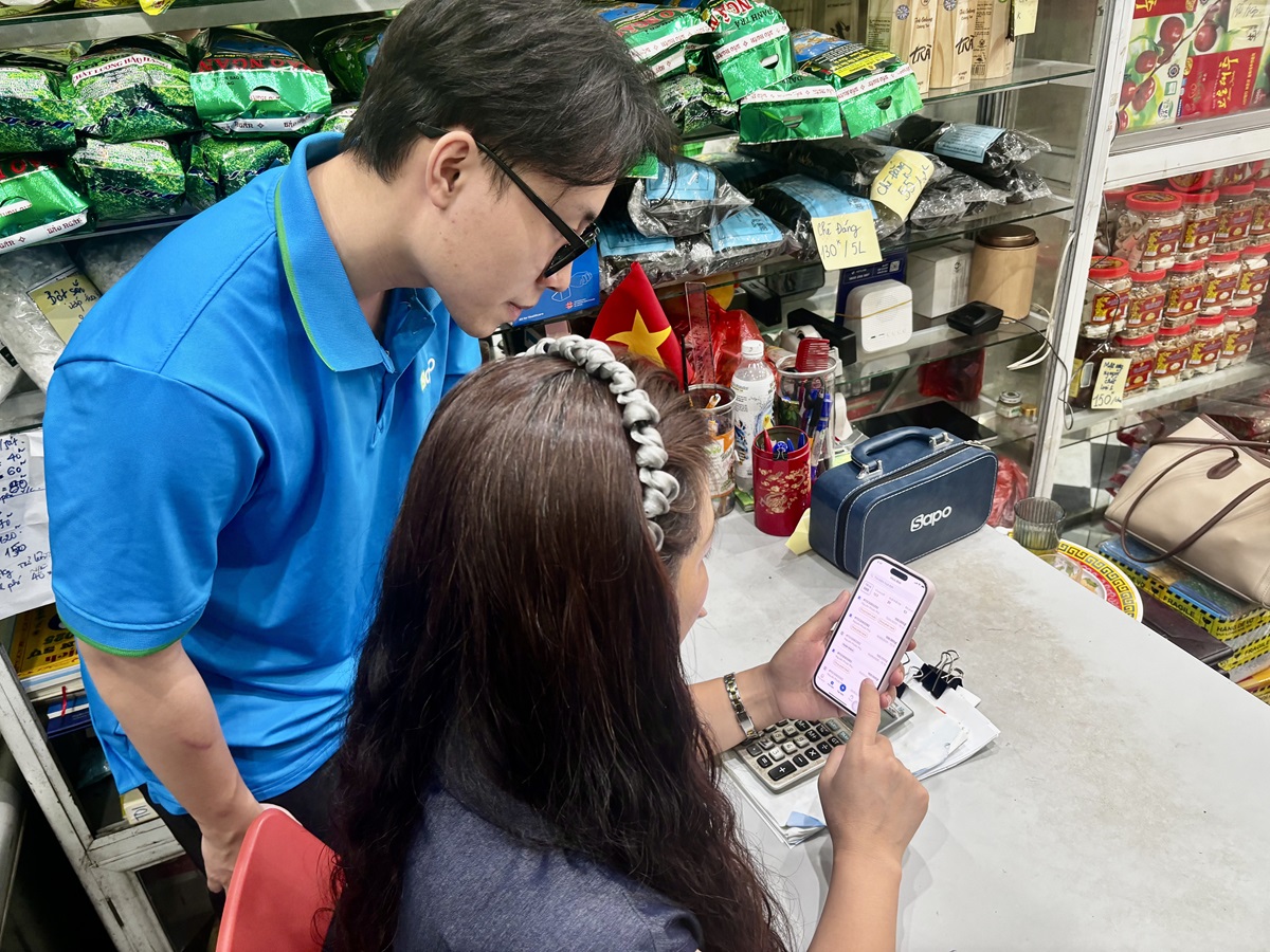 Giải pháp miễn phí giúp tiểu thương, hộ kinh doanh bán hàng, xuất hoá đơn điện tử và kê khai thuế ngay trên điện thoại - Mien phi tron bo giai phap tren dien thoai Sapo 6870 2