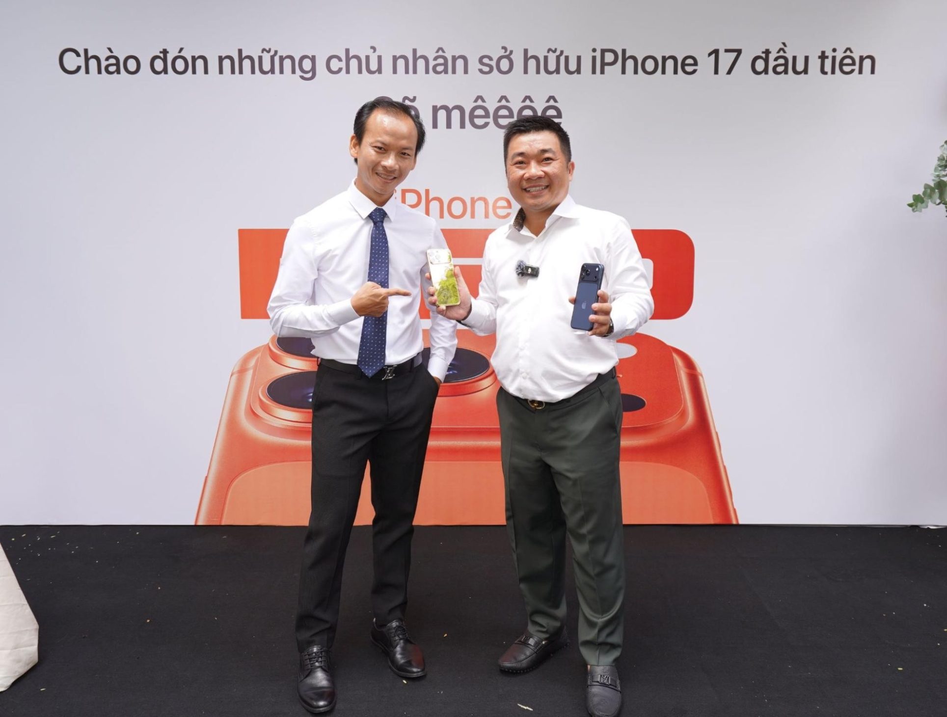 Nghệ nhân Việt chế tác iPhone Air và iPhone 17 Pro Max mạ vàng đầu tiên thế giới - nha che tac thang eric che tac iphone 17 pro max ma vang 08