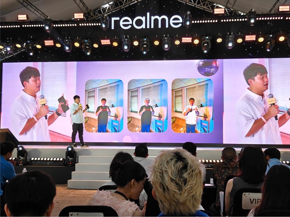 realme 15 Series trình làng với bộ ba AI camera 50MP, pin khủng 7.000mAh và loạt tính năng AI "phù phép" - z7049800838718 94613206f8f84b78c3e3da2febc3041a 1