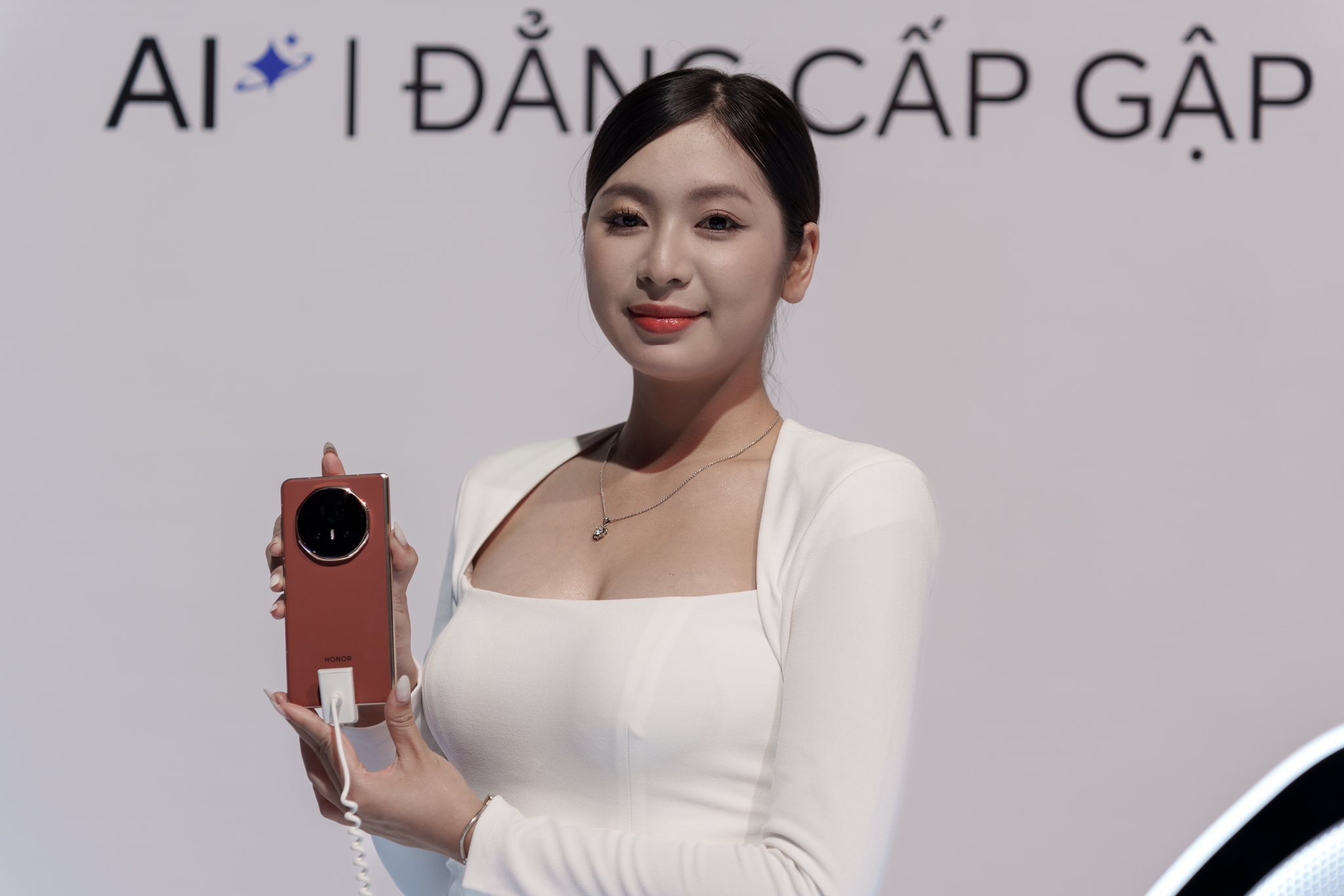 HONOR Magic V5 - smartphone gập siêu mỏng nhưng pin dung lượng cao, đã đẹp còn bền - 559837971 24789942250634211 6294262077024433244 n