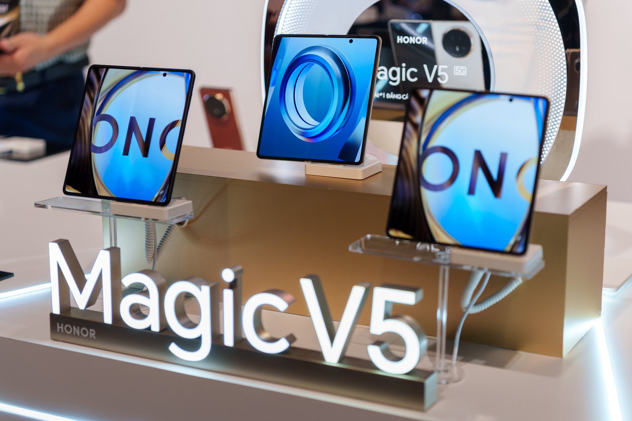 HONOR Magic V5 - smartphone gập siêu mỏng nhưng pin dung lượng cao, đã đẹp còn bền - 561640949 24789942570634179 8282235636277921390 n