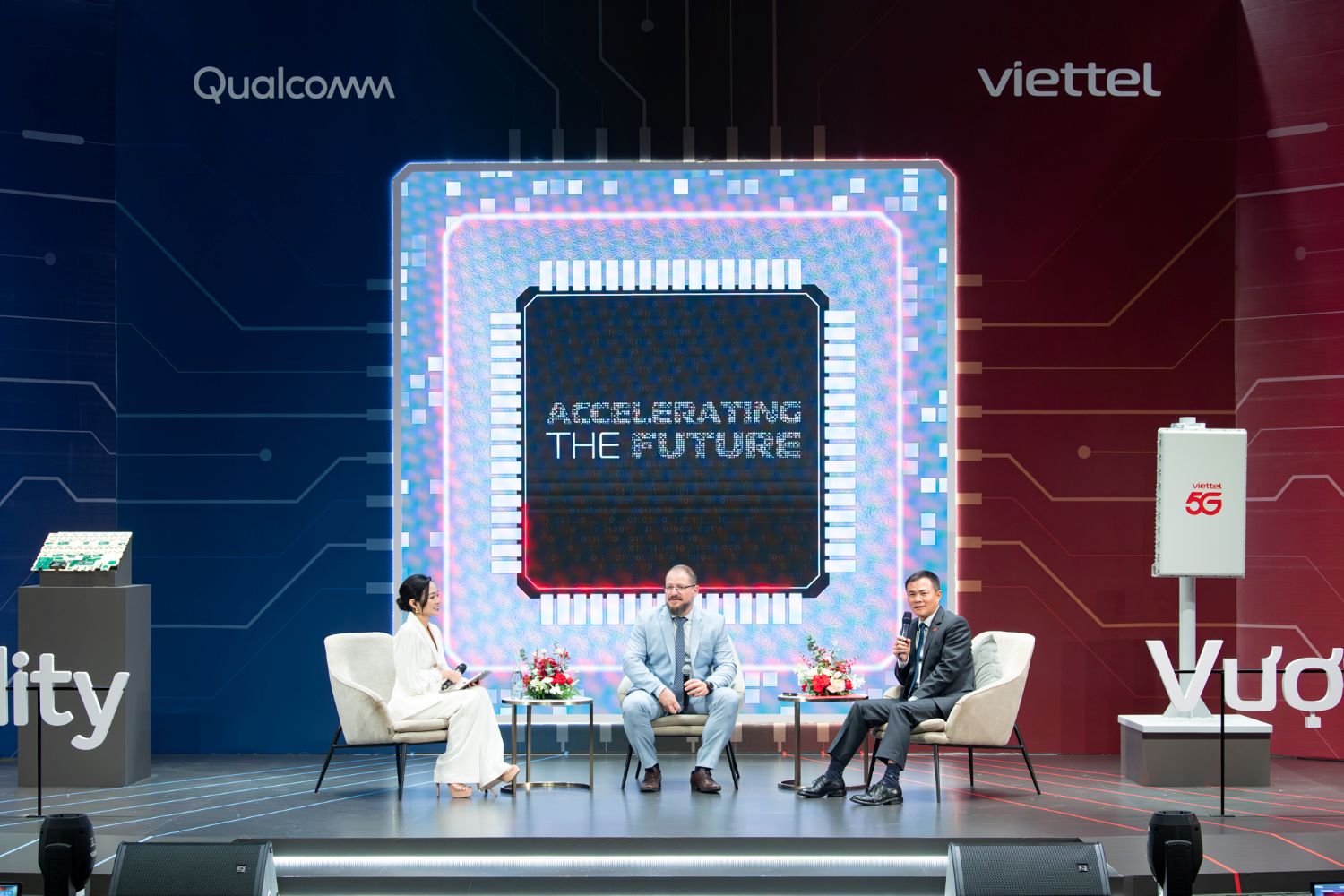 Viettel và Qualcomm tổ chức hội thảo Open RAN lớn nhất Việt Nam - 6 Lanh dao 2 Tap doan chia se ve xu huong phat trien cong nghe tai tru so Tap doan Viettel