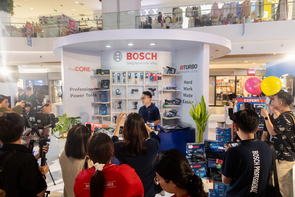 Bosch mang loạt sản phẩm từ nhà, ra phố, đến nhà máy trưng bày tại GigaMall, tiếp cận trực tiếp người dùng 3 Bosch mang loạt sản phẩm từ nhà, ra phố, đến nhà máy trưng bày tại GigaMall, tiếp cận trực tiếp người dùng - 9F1A0125