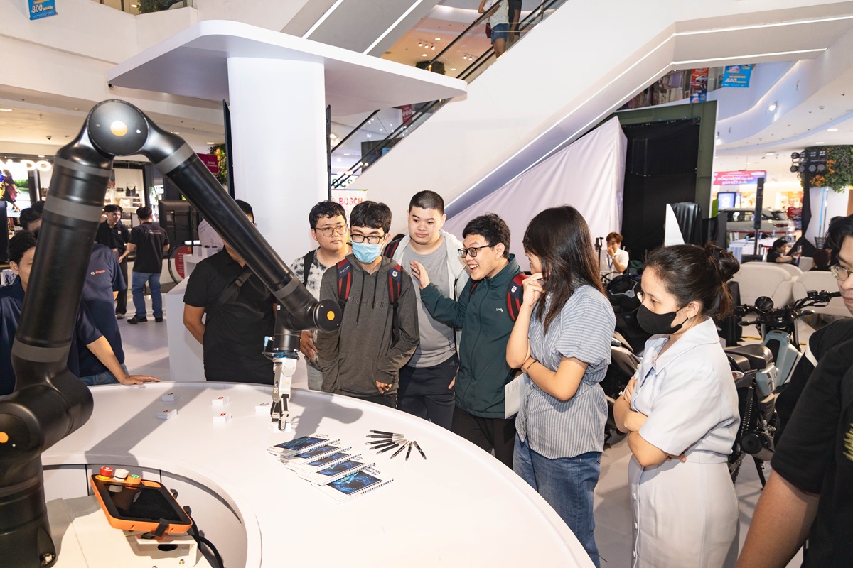 Bosch Việt Nam giao lưu, truyền cảm hứng, kết nối tài năng công nghệ trẻ và nhu cầu thực tế 1 Bosch Việt Nam giao lưu, truyền cảm hứng, kết nối tài năng công nghệ trẻ và nhu cầu thực tế - 9F1A0579