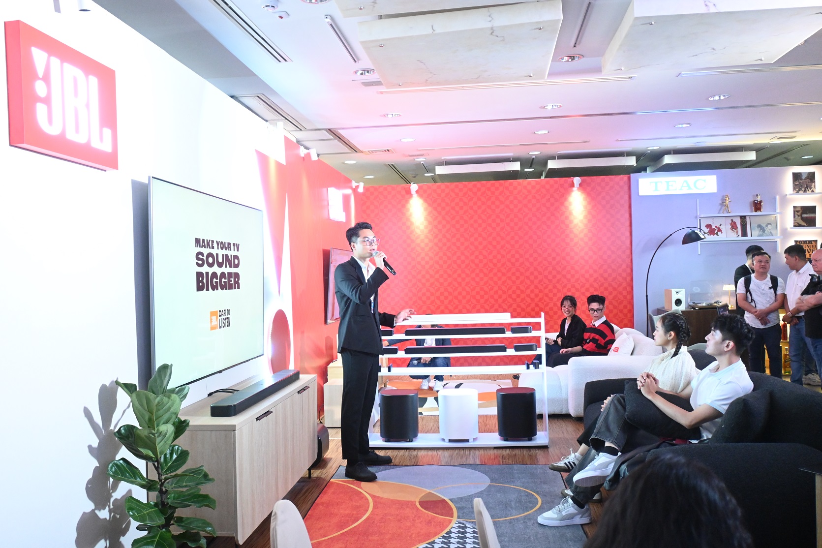 P.H.E Show 2025: “ON REAL LIFE: Trạm Âm Thanh - Chạm Cảm Xúc” của PGI, ngạc nhiên với các vùng đất âm thanh - DSC 3294