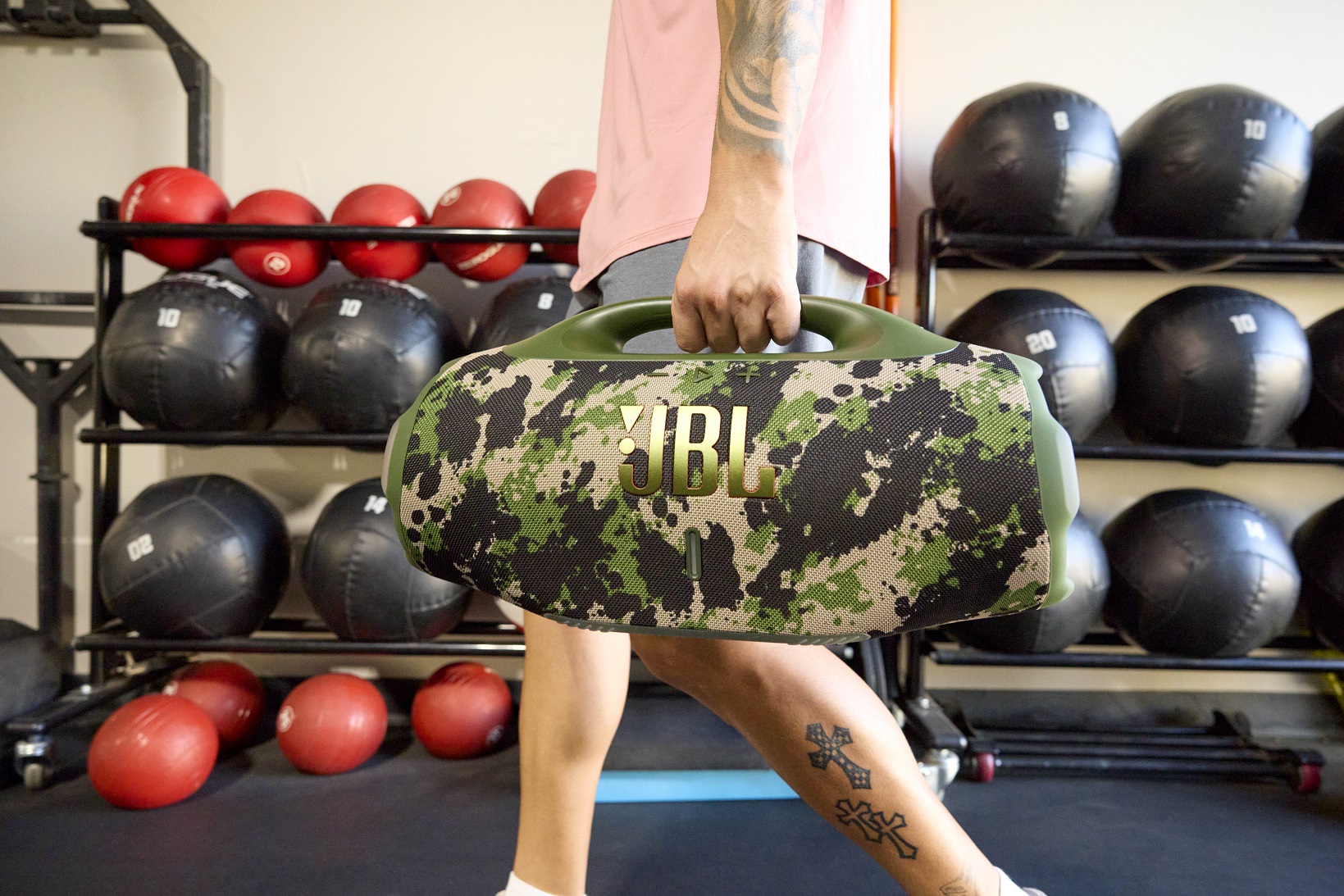 JBL Boombox 4, nhẹ hơn nhưng bền, đẹp, pin dài và âm hay hơn -