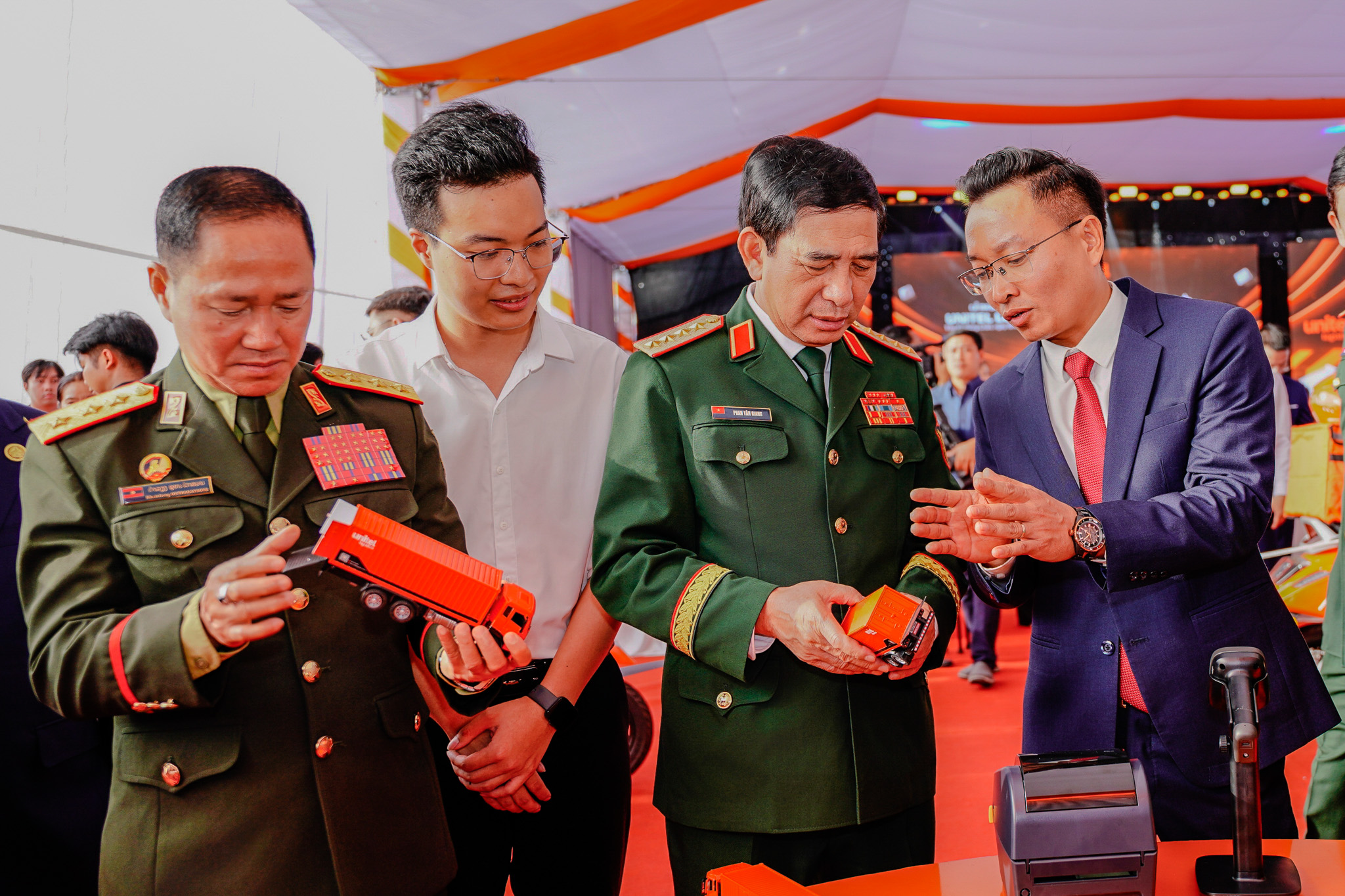 Viettel mở rộng hoạt động logistics tại Lào với thương hiệu Unitel Logistics - Unitel Logistics 1