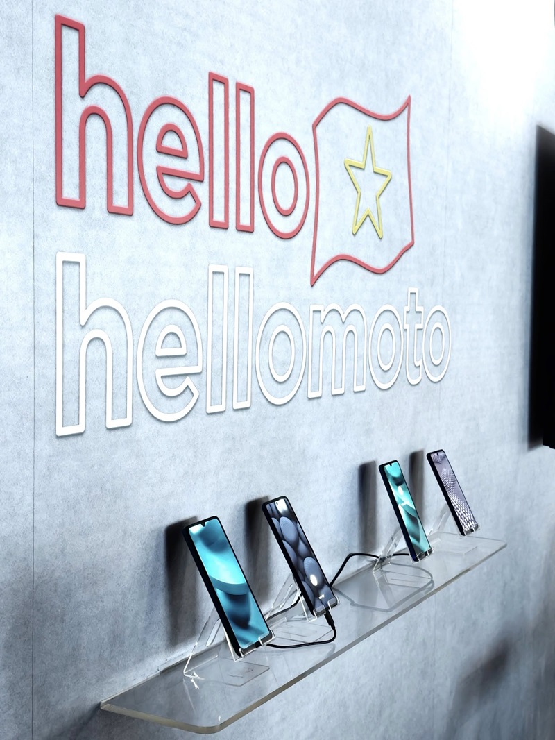 Motorola hào hứng tái xuất thị trường Việt Nam với 5 mẫu điện thoại từ giá phổ thông đến gập cao cấp 12 Motorola hào hứng tái xuất thị trường Việt Nam với 5 mẫu điện thoại từ giá phổ thông đến gập cao cấp - 581997775 2343048302799911 5193716589302177281 n