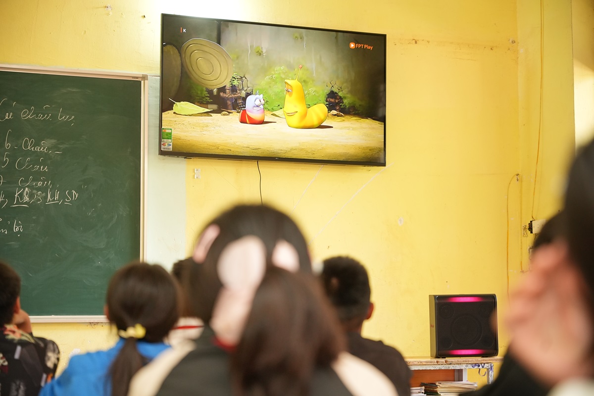 FPT cùng LG trao tặng công nghệ, kết nối tri thức cho học sinh vùng khó - Anh 02